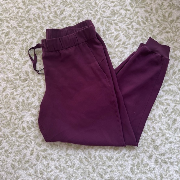 Lululemon On The Fly Joggers Woven Cassis Maroon Size 12 - Picture 2 of 10